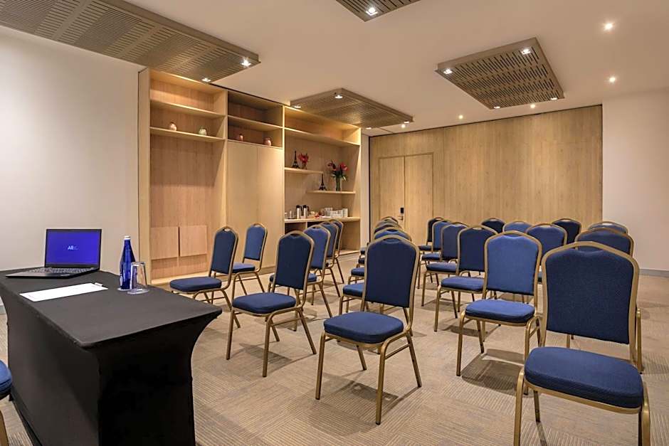 Courtyard By Marriott Santa Marta Resort