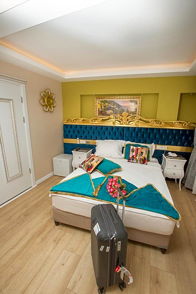 Atlantis Royal Hotel