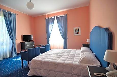 Two Connecting Rooms (4 Adults)