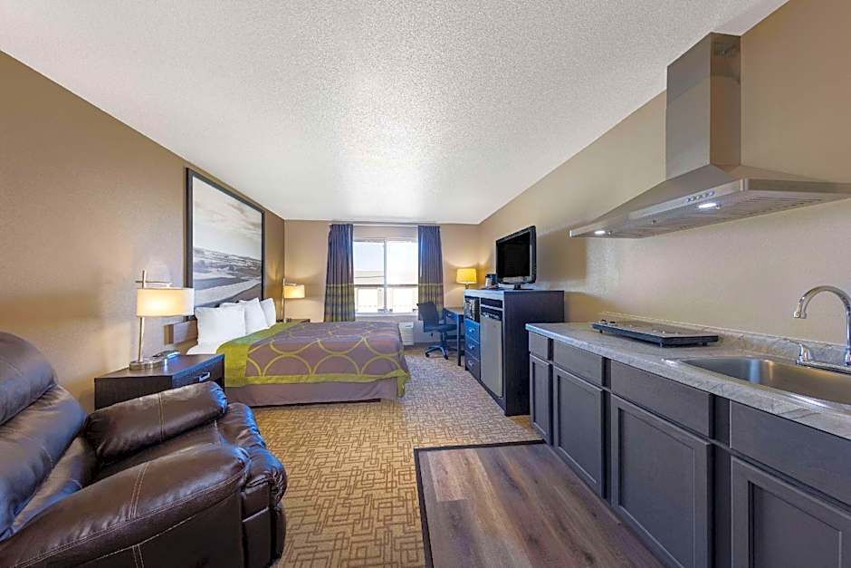 Photo 1 of 2 of 1 Queen Bed, Kitchenette, Non-Smoking