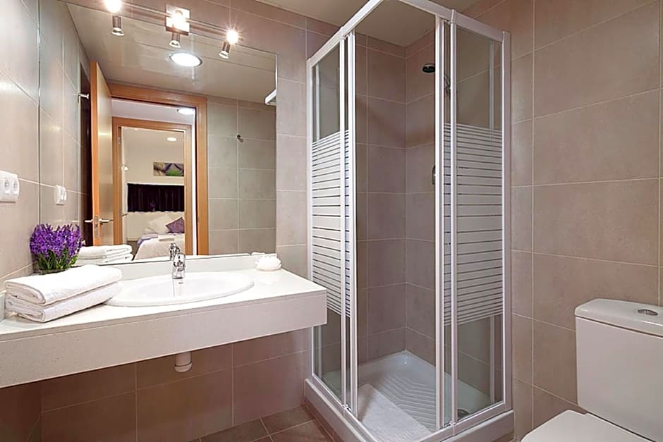 Charmsuites Paralel Apartments