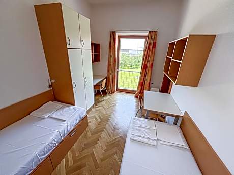 Twin Room with Extra Bed and Private Bathroom