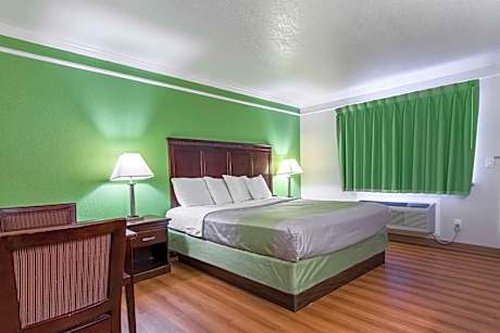 King Room - Disability Access - Non-Smoking