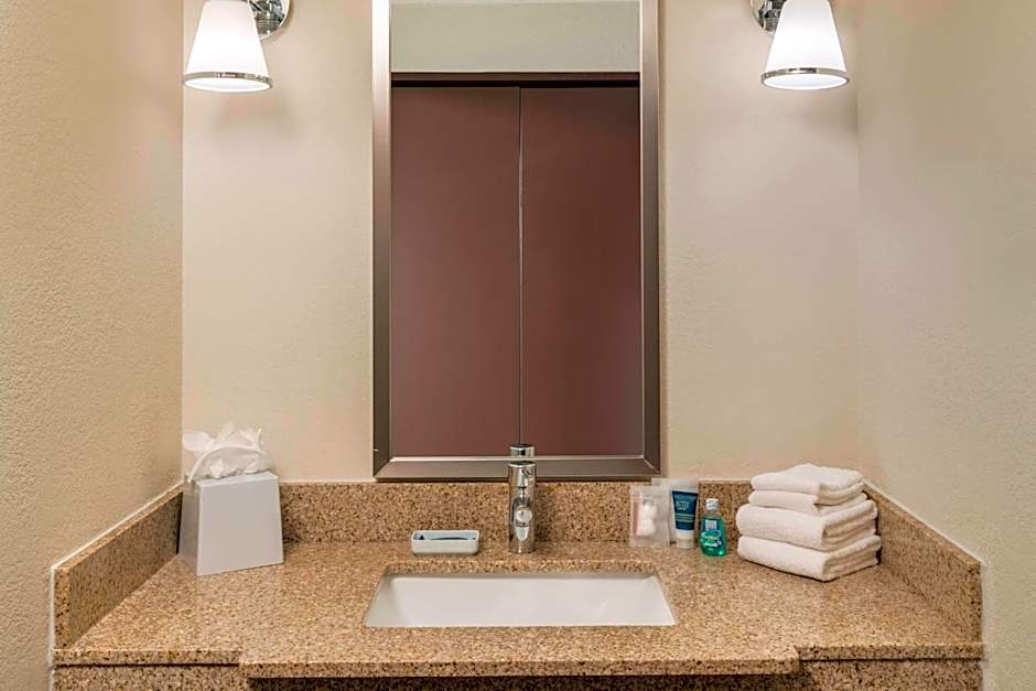 Four Points by Sheraton Boston Logan Airport Revere