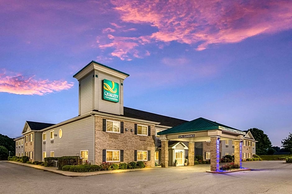 Quality Inn & Suites Hendersonville - Flat Rock