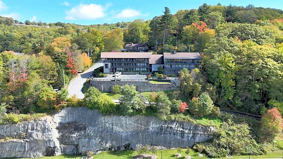 Cliff Dwellers Inn