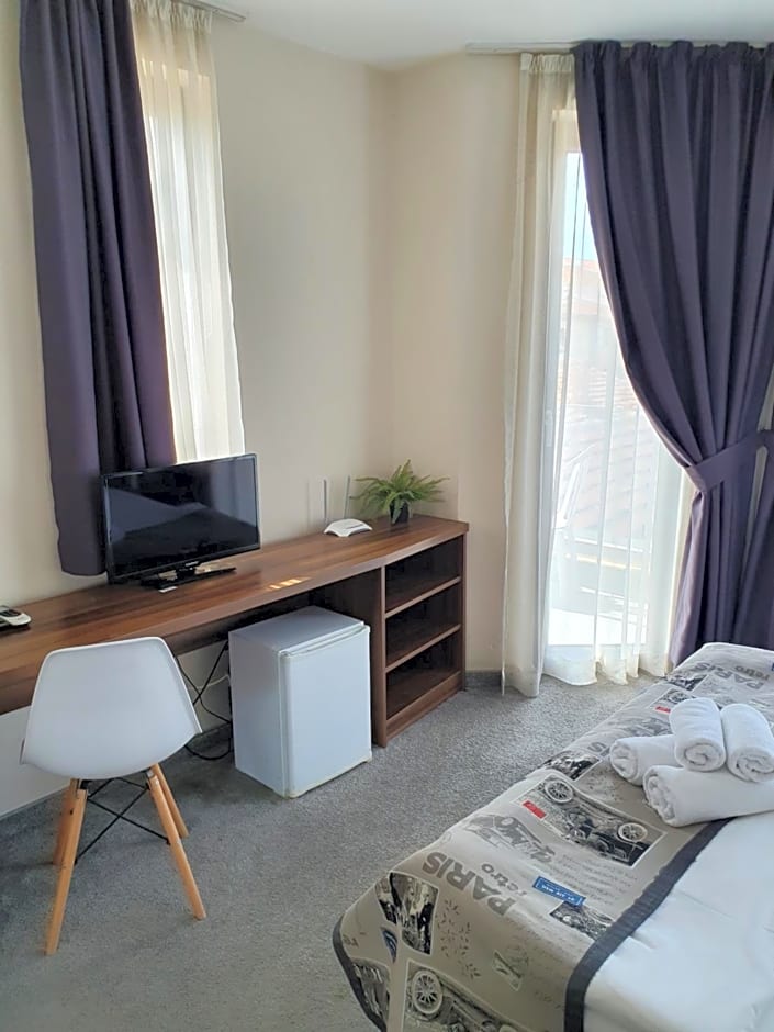 Family Hotel Novel City