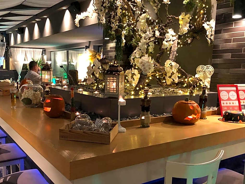 All Seasons Residence Design Hotel - Free parking