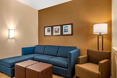 Queen Suite with Two Queen Beds - Non Smoking