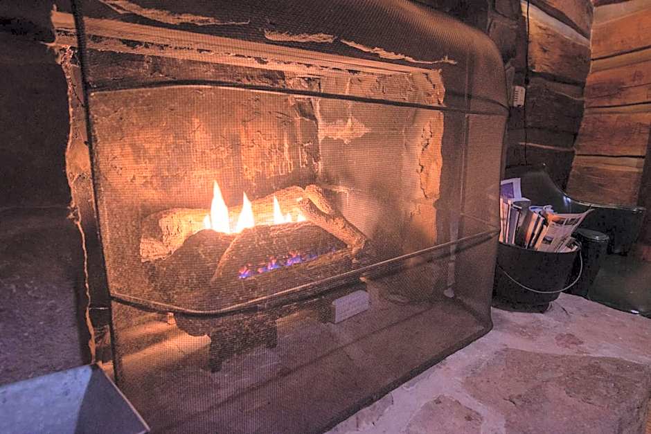 Moore House Inn & Cabins