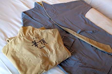 Japanese Style Twin Smaller Suite with Two Twin Beds - Club Lounge Access