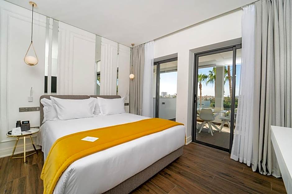 Petit Palace Suites Hotel