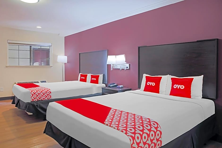 OYO Hotel McAllen Airport South - 1 mi from McAllen Medical Center