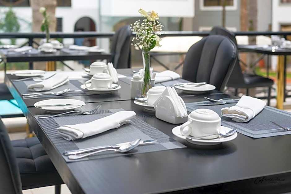 CySuites Apartment Hotel