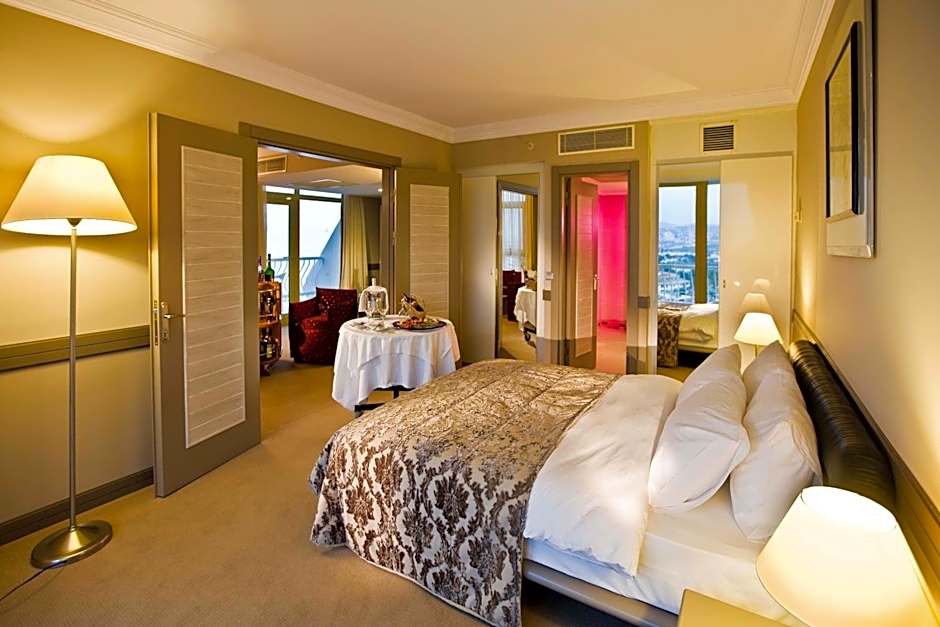 Fantasia Deluxe Hotel