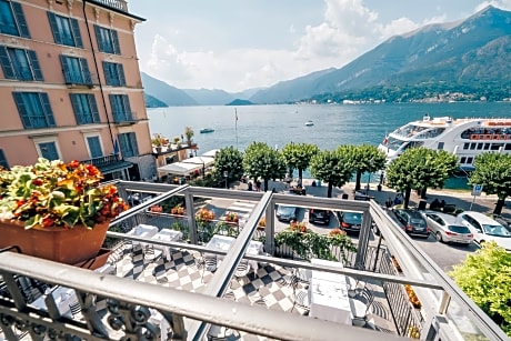 Standard Double Room with Lake View
