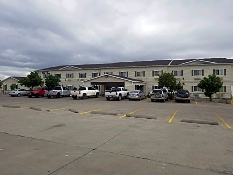 Days Inn & Suites by Wyndham Williston
