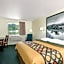 Super 8 by Wyndham Burnham/Lewistown