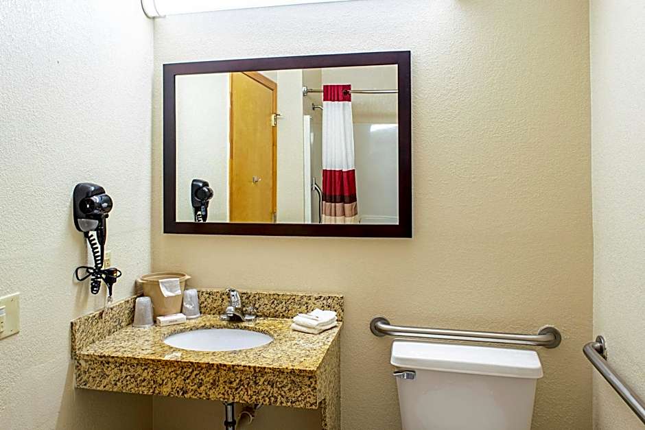 Red Roof Inn & Suites Middletown-Franklin