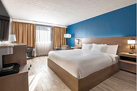 Queen Room - Accessible/Non Smoking
