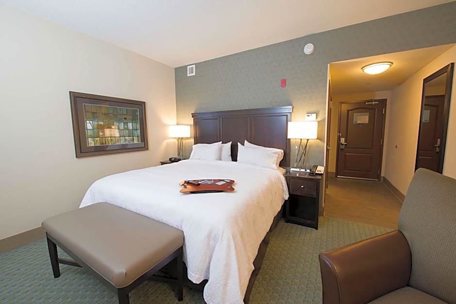Hampton Inn By Hilton & Suites Bismarck Northwest