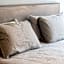 P102 Modern 3Bdrm 2bath private balcony & Rooftop