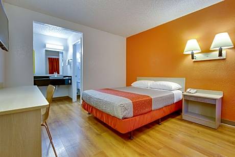 2 Full Beds | Non-Smoking, Kitchen