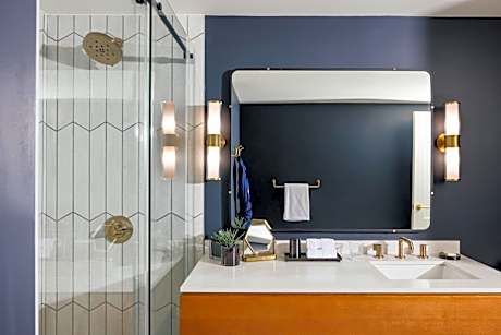 One-Bedroom King Suite