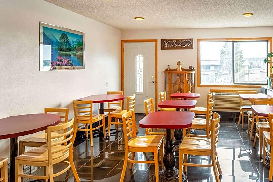 Econo Lodge Inn & Suites Madras