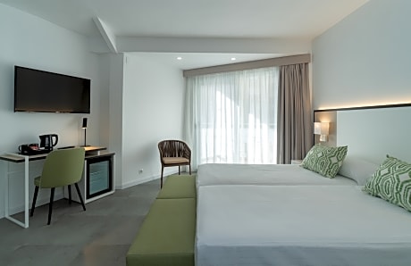 DOUBLE/TWIN ROOM WITH BALCONY/TERRACE (1 ADULT + 1 CHILD)