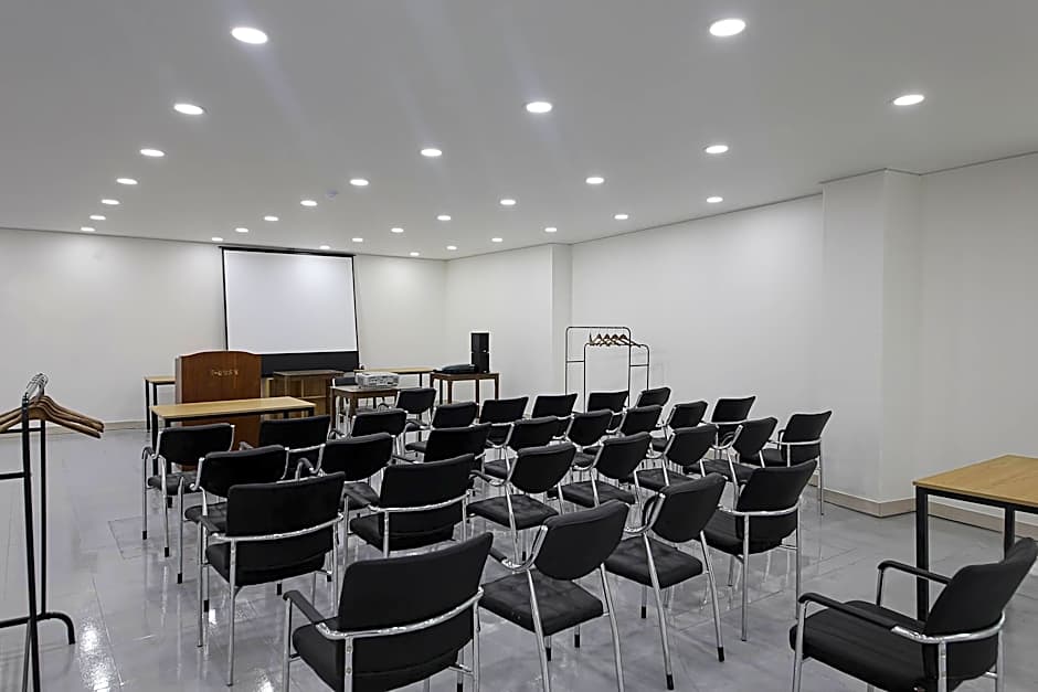 Benikea Cheonan Tourist Hotel