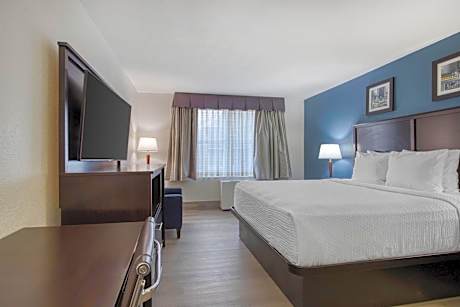 Suite-1 King Bed Non-Smoking Microwave And Refrigerator Work Desk Wi-Fi Continental Breakfast