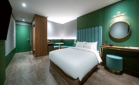 Business Lucky Package Deluxe Room with Welcome Drink, Check-In 5:00 PM, Check-Out 10:00 AM