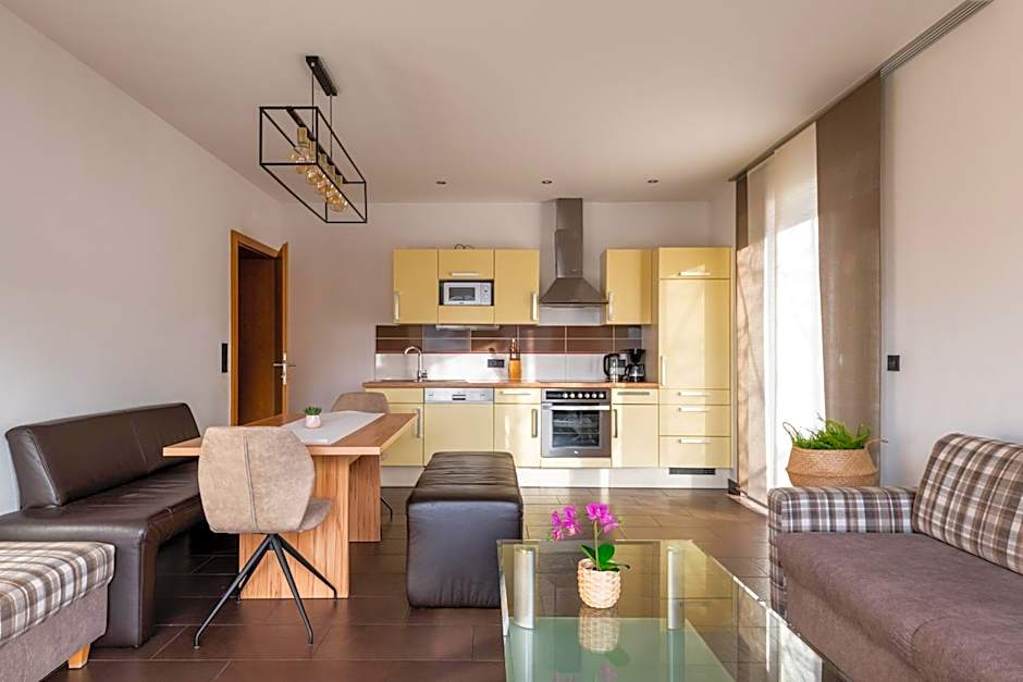 Elinas Mountain Views