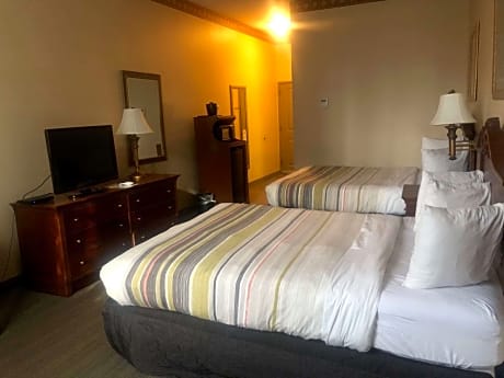 1 King Bed Studio Suite Non-Smoking