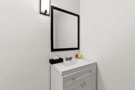 King Room - Accessible/Non-Smoking