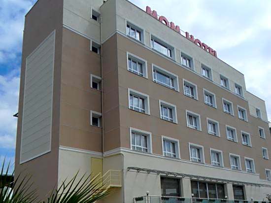 Mom Hotel