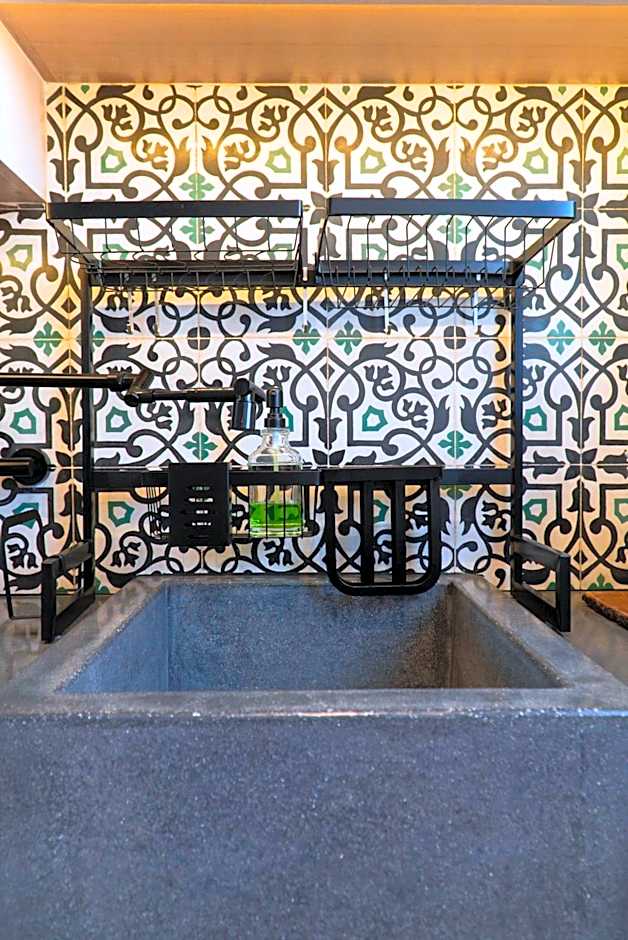 Flamboyan Hotel & Residences