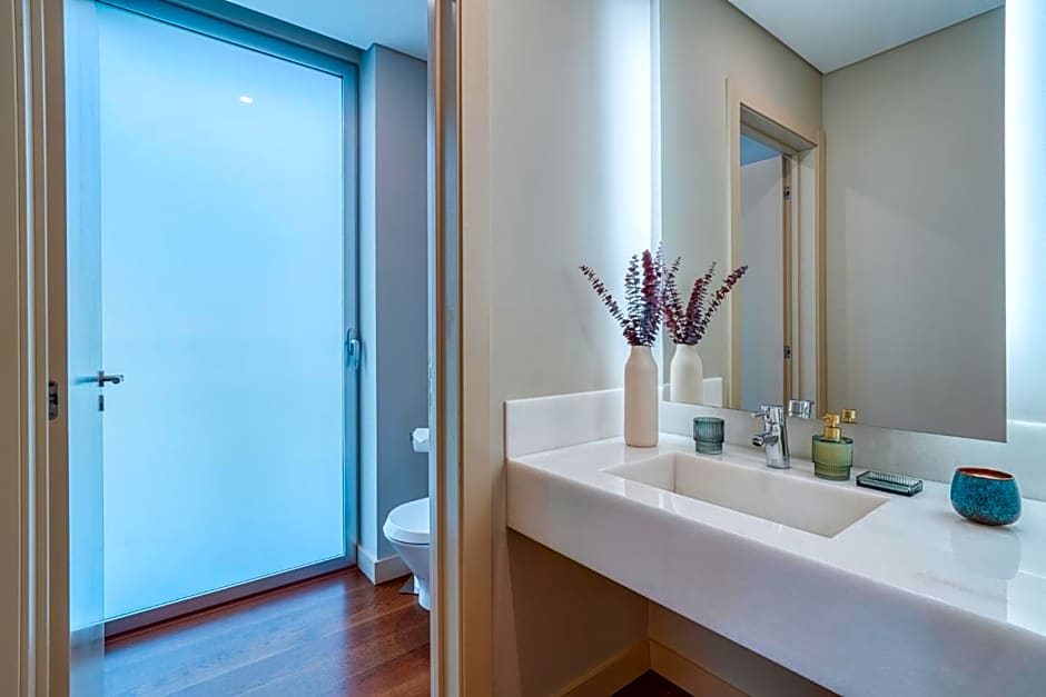 Suite BK - 3 Pools - Gym - AC - Huge Balcony