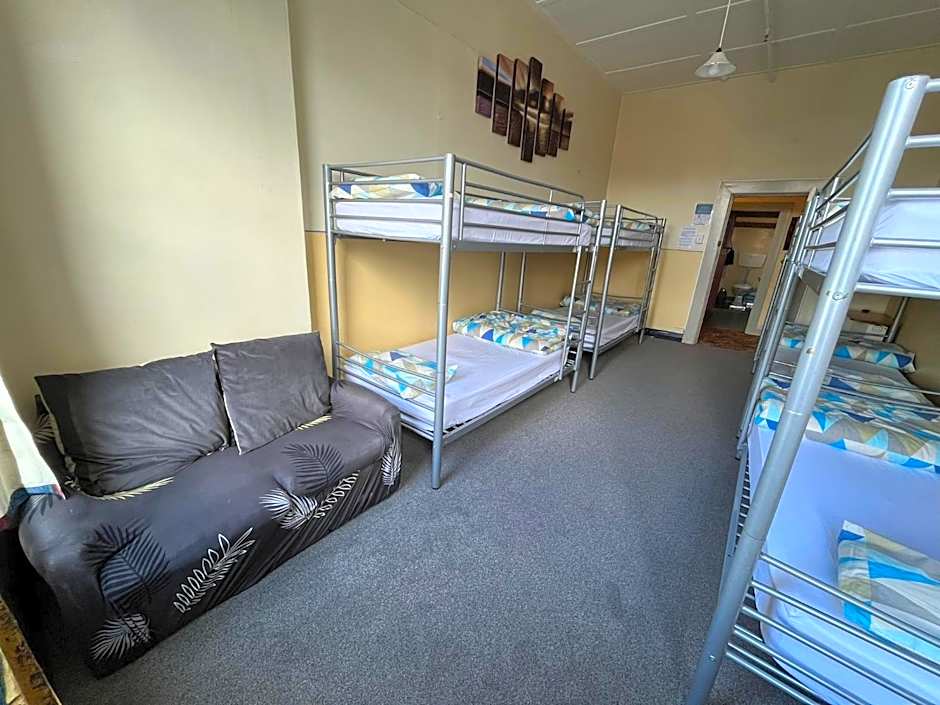 Chalet Backpackers