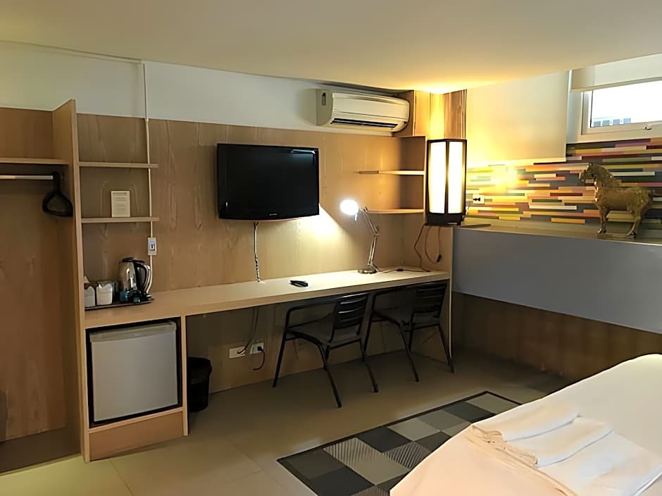 Somewhere to Escape - Hometel