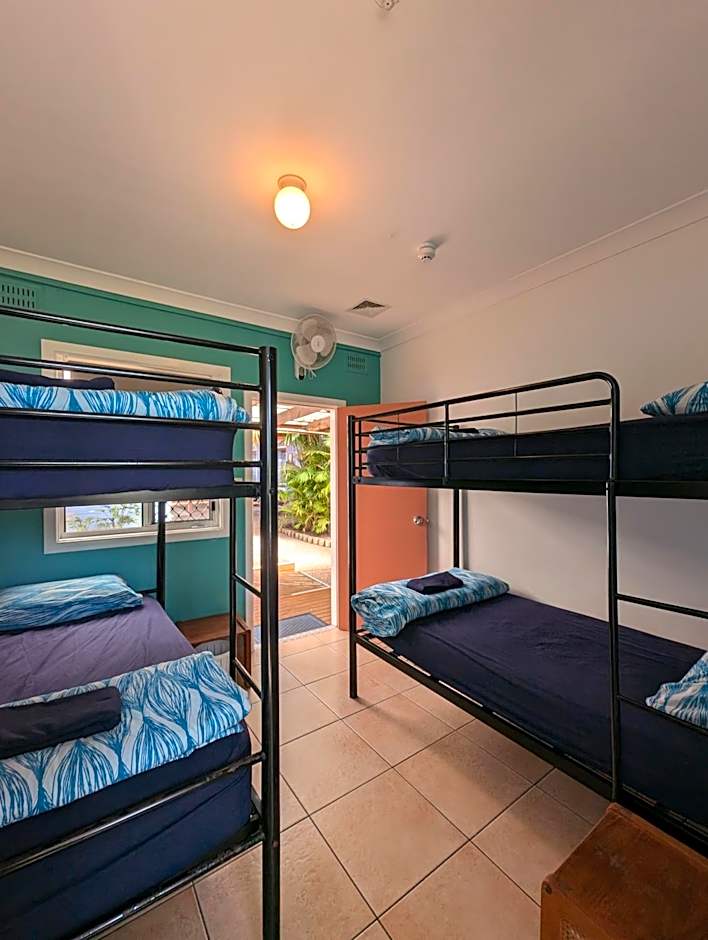 Ozzie Pozzie Backpackers