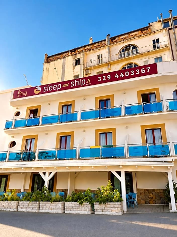 B&B Marina Sleep And Ship