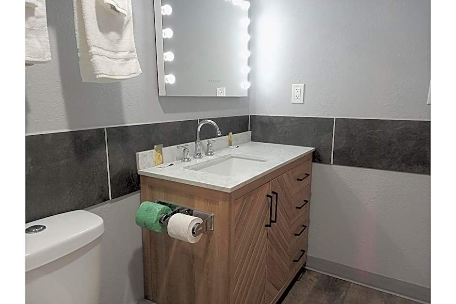 Marshall Lodge By OYO Hwy 65