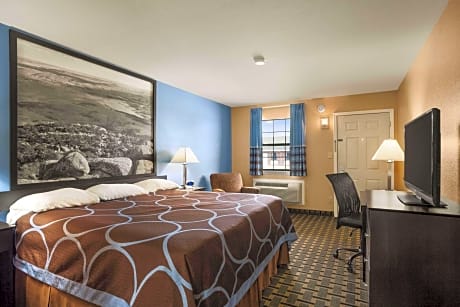 1 King Bed Non-Smoking