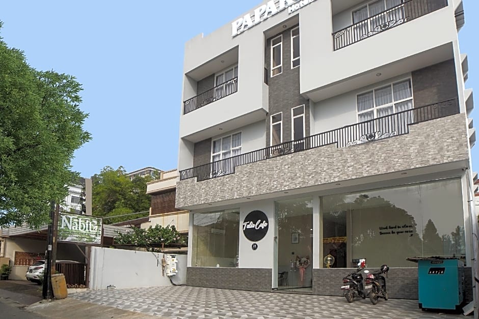 SUPER OYO Capital O 92066 Papakoel Hotel & Cafe