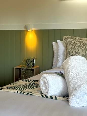 Highlander Haven Motel