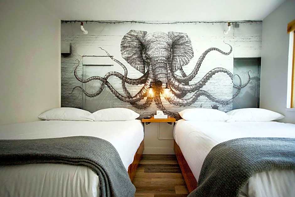 Crash Hotel Squamish