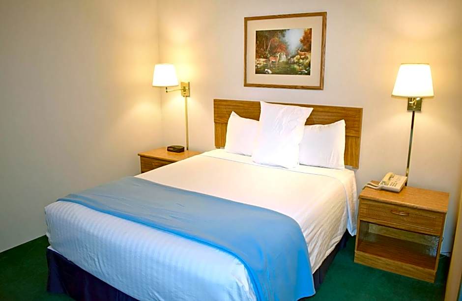 Americas Best Value Inn-Tahquamenon Country