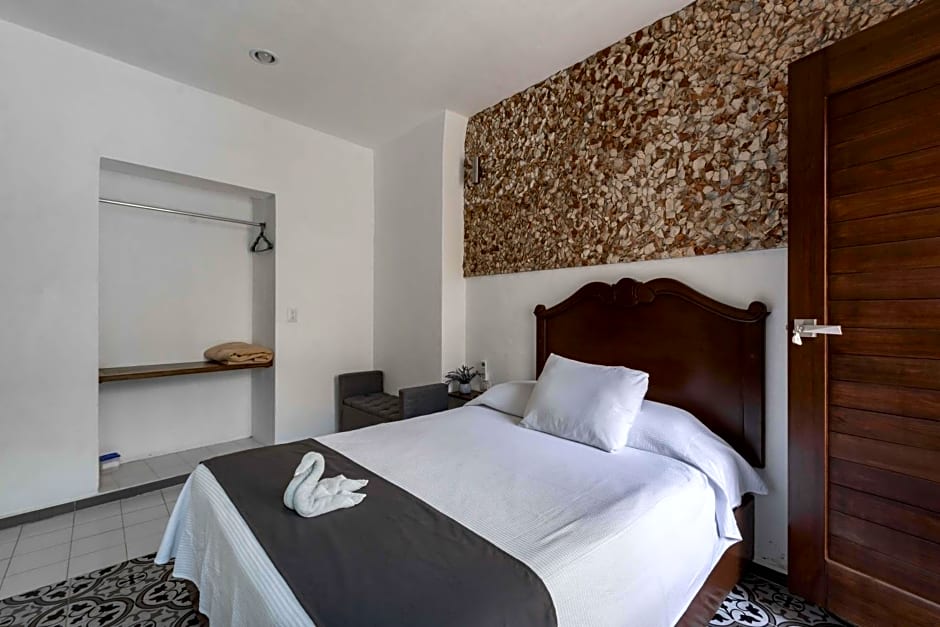 Hotel Colonial Zaci by GuruHotel